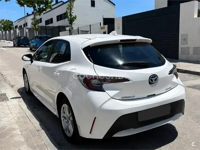 Usado Toyota Corolla Active 122 CV (89 kW) 2021 Blanco Berlina