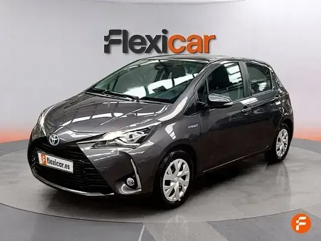 Usado Toyota Yaris Active 100 CV (73 kW) 2020 Gris