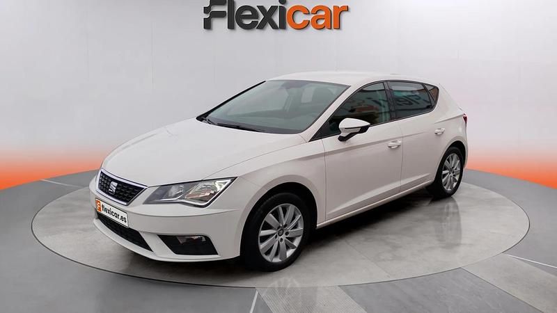 Begagnad Seat Leon Style 115 HK (84 kW) 2019 Vit Sedan