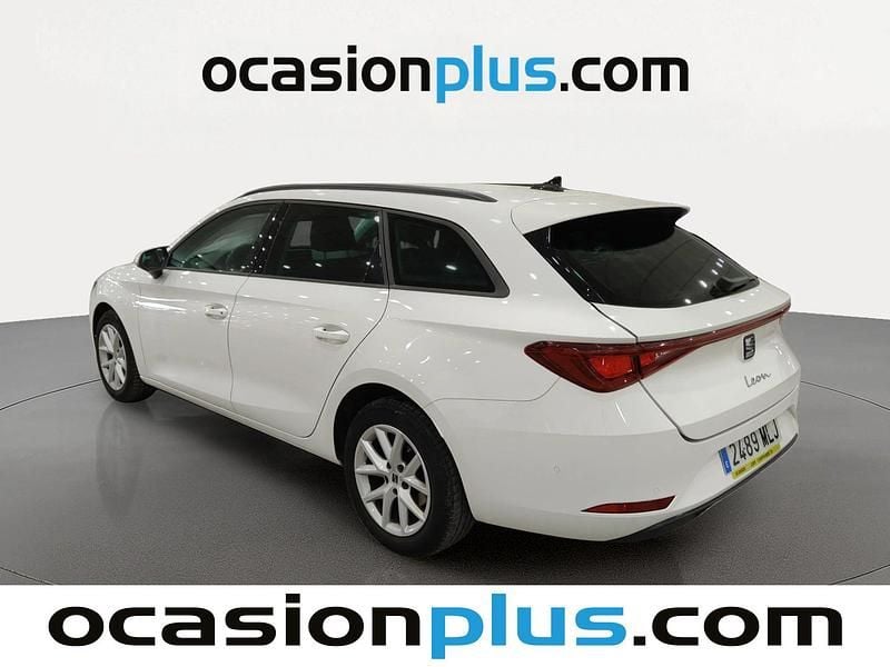 Usado Seat Leon Style 130 CV (95 kW) 2023 Blanco Monovolumen