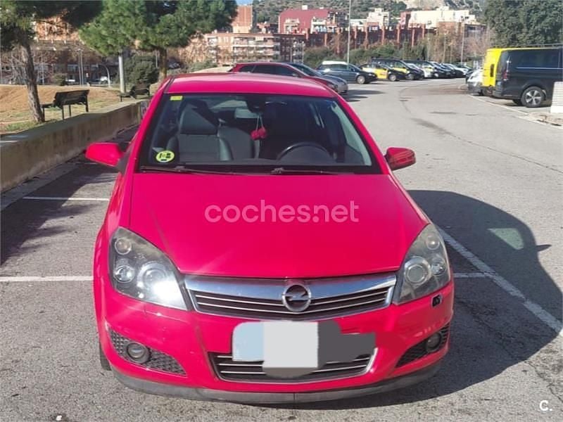 Rojo Usado 2007 Opel Astra Cosmo Berlina | 3600 € (Precio justo) - Imagen 1/4