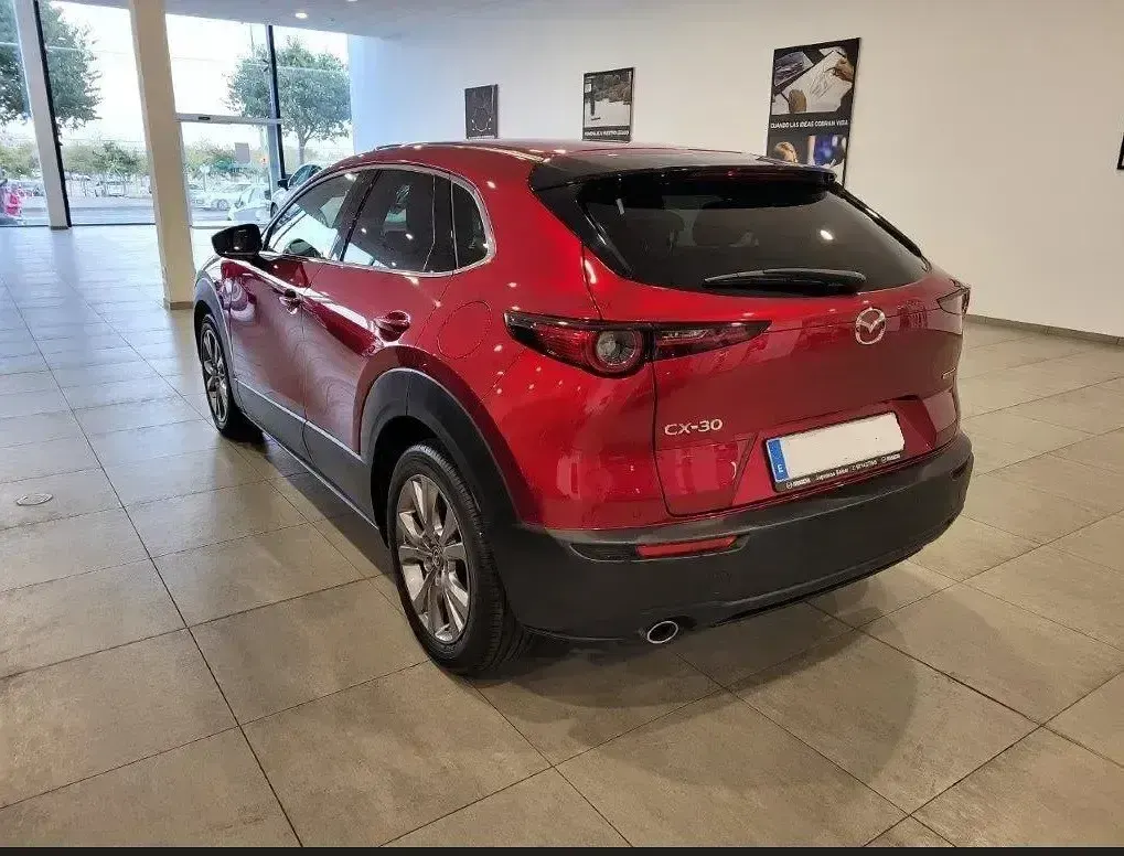 Käytetty Mazda CX-30 122 HP (89 kW) 2022 Punainen Katumaasturi