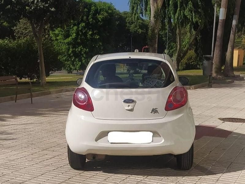 Usado Ford Ka 69 CV (50 kW) 2014 Blanco Berlina