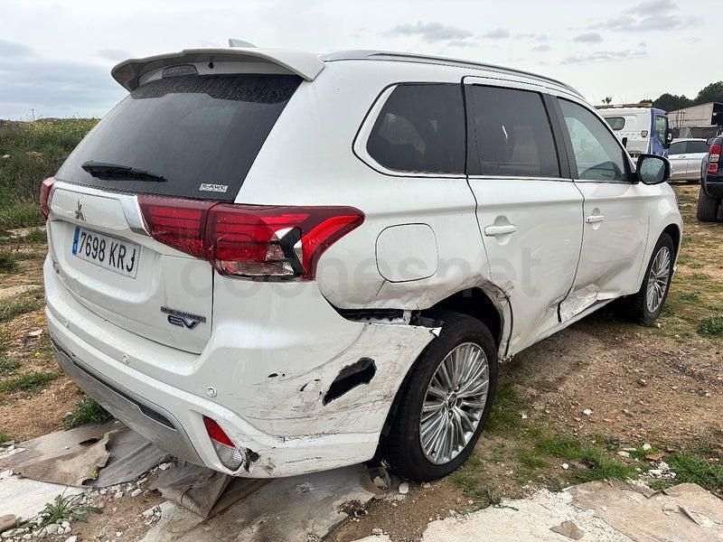 Usado Mitsubishi Outlander P-HEV 224 CV (164 kW) 2018 Blanco SUV
