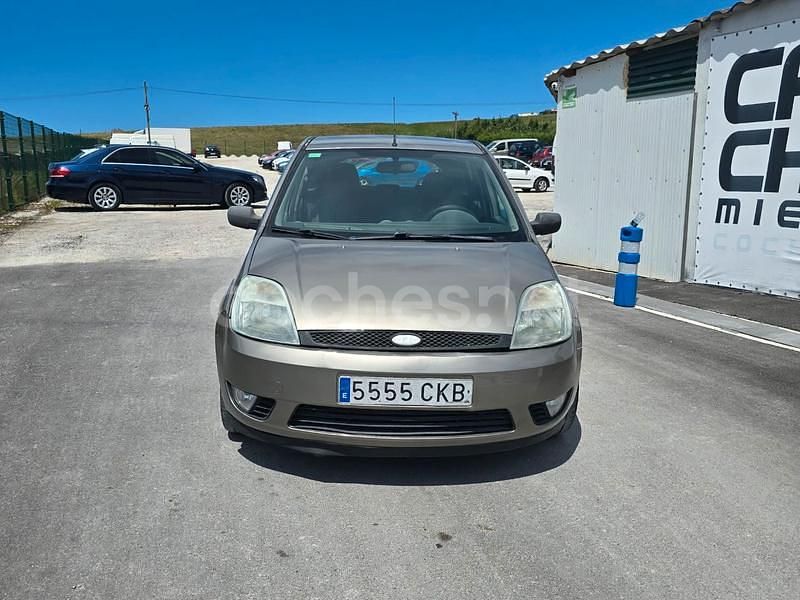 Marrón Usado 2003 Ford Fiesta Ghia Berlina | 1999 € (Caro) - Imagen 1/4