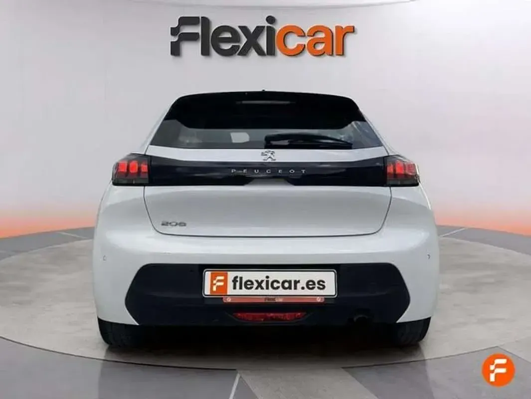 Usado Peugeot 208 Allure 101 CV (74 kW) 2023 Blanco Utilitario