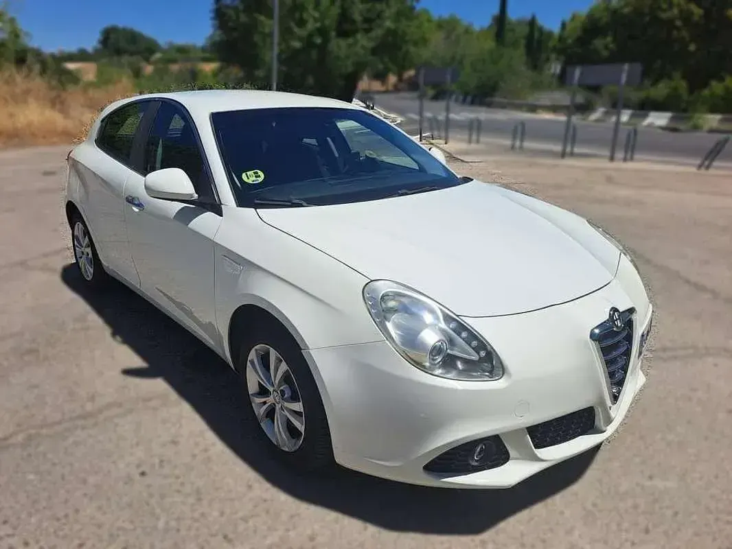 Usado Alfa Romeo Giulietta Distinctive 140 CV (102 kW) 2013 Blanco Utilitario
