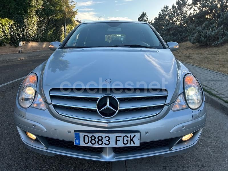 Usado Mercedes R500 306 CV (225 kW) 2006 Gris / plata Monovolumen