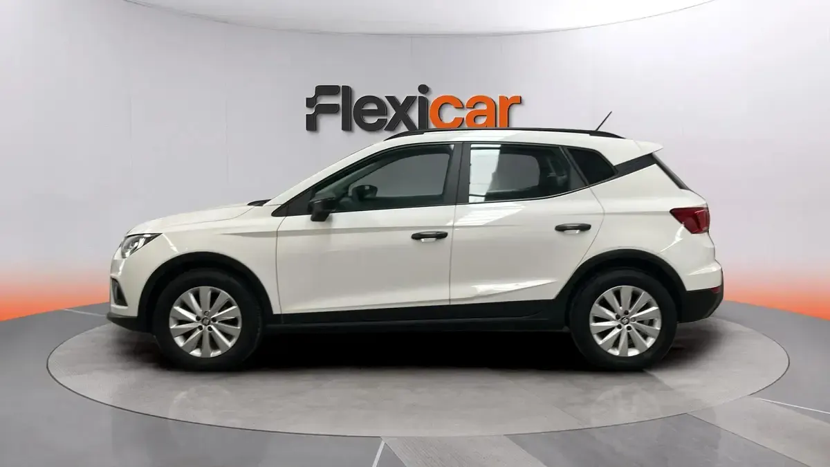 Usado Seat Arona Ecomotive 95 CV (69 kW) 2021 Blanco SUV