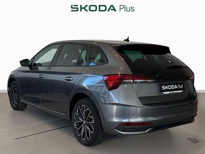 Usado Skoda Scala 115 CV (84 kW) 2025 Gris Utilitario
