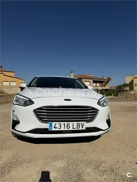 Usado Ford Focus Titanium 120 CV (88 kW) 2019 Blanco Berlina