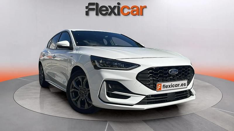 Używany Ford Focus Active 125 KM (91 kW) 2022 Biały Sedan/Limuzyna