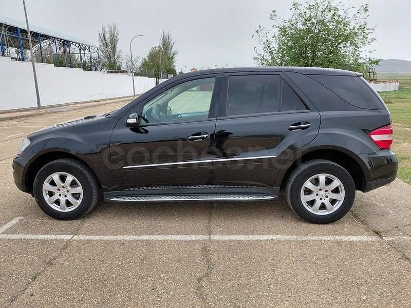 Usado Mercedes ML280 190 CV (139 kW) 2007 Negro SUV