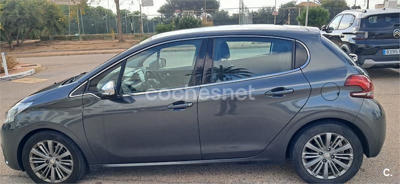 Usado Peugeot 208 Roland Garros 100 CV (73 kW) 2017 Gris / plata Utilitario