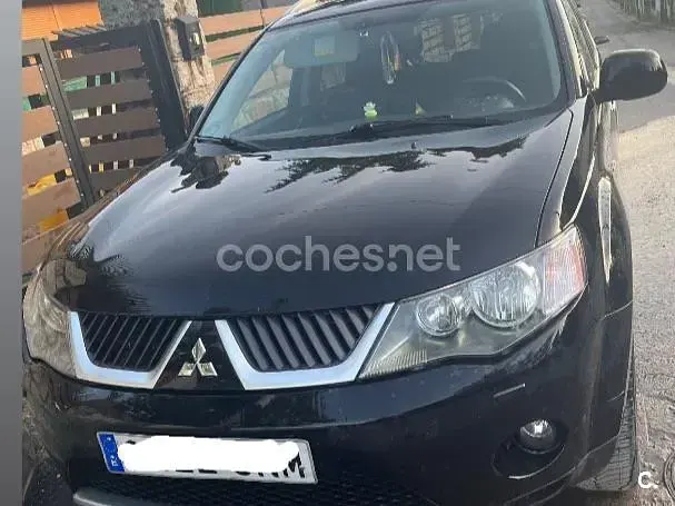 Usado Mitsubishi Outlander Plus 170 CV (125 kW) 2008 Negro SUV