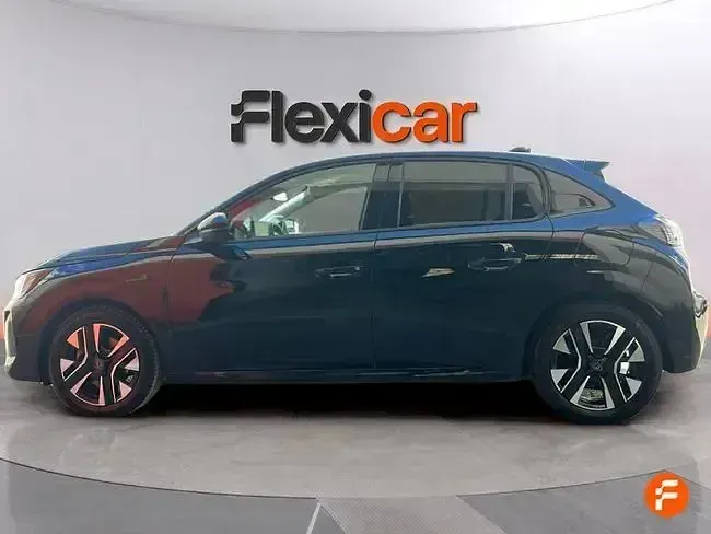 Usado Peugeot 208 Allure 100 CV (73 kW) 2025 Negro Utilitario