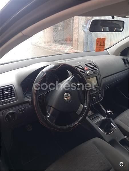 Usado VW Golf V 102 CV (75 kW) 2007 Negro Berlina