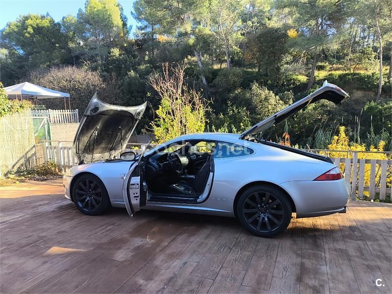 Usado Jaguar XKR 395 CV (290 kW) 2006 Gris / plata Coupe