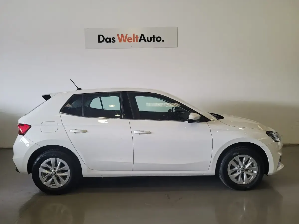 Usado Skoda Fabia Ambition 95 CV (69 kW) 2023 Blanco Utilitario