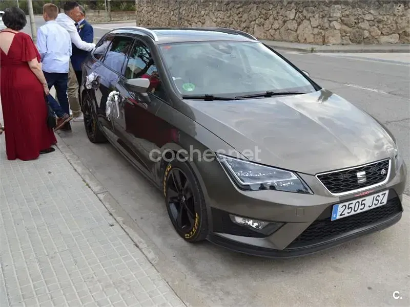Usado Seat Leon ST FR 150 CV (110 kW) 2016 Marrón Familiar