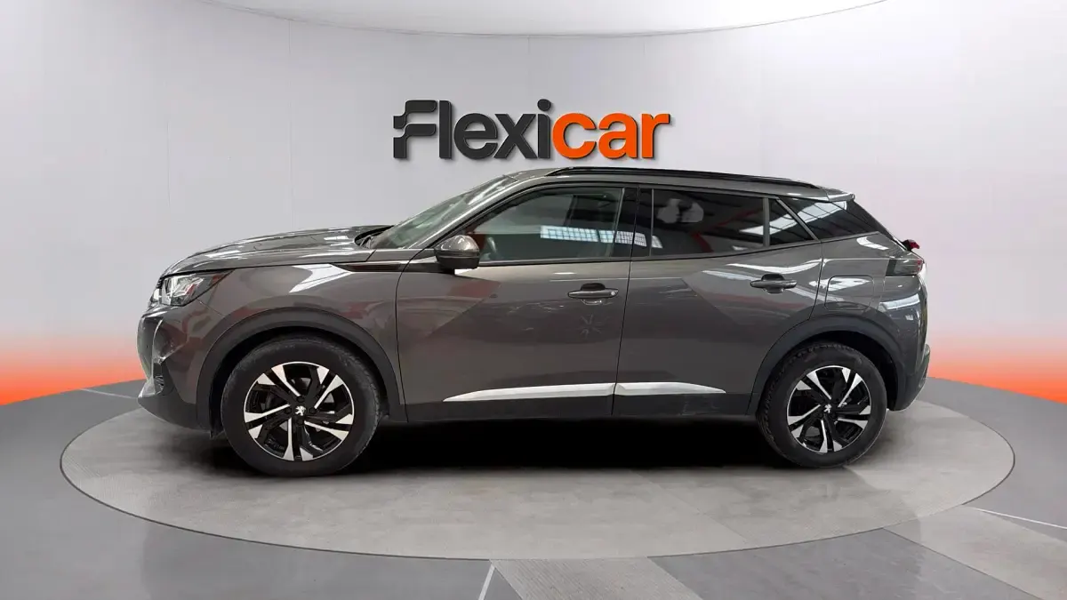 Usado Peugeot 2008 Allure 110 CV (80 kW) 2021 Gris SUV