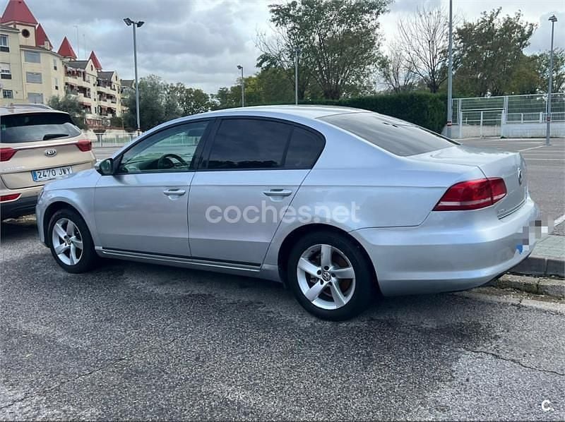 Usado VW Passat Edition 105 CV (77 kW) 2013 Gris / plata Berlina
