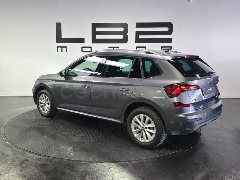 Usado Skoda Kamiq Selection 115 CV (84 kW) 2025 Gris / plata SUV