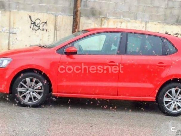 Rojo Usado 2016 VW Polo Advance Berlina | 10.000 € (Buen precio) - Imagen 1/2