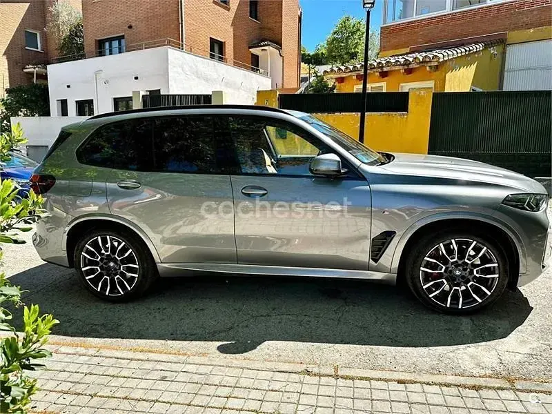 Usado BMW X5 Comfort Edition 489 CV (359 kW) 2024 Gris / plata SUV