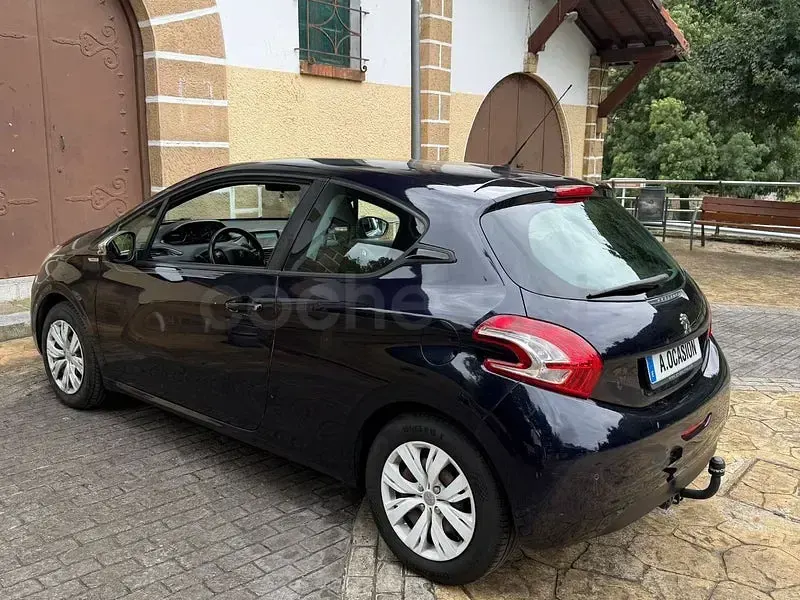 Usado Peugeot 208 82 CV (60 kW) 2013 Azul Utilitario