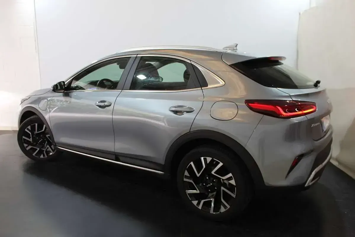 Usado Kia XCeed 141 CV (103 kW) 2023 Plateado SUV