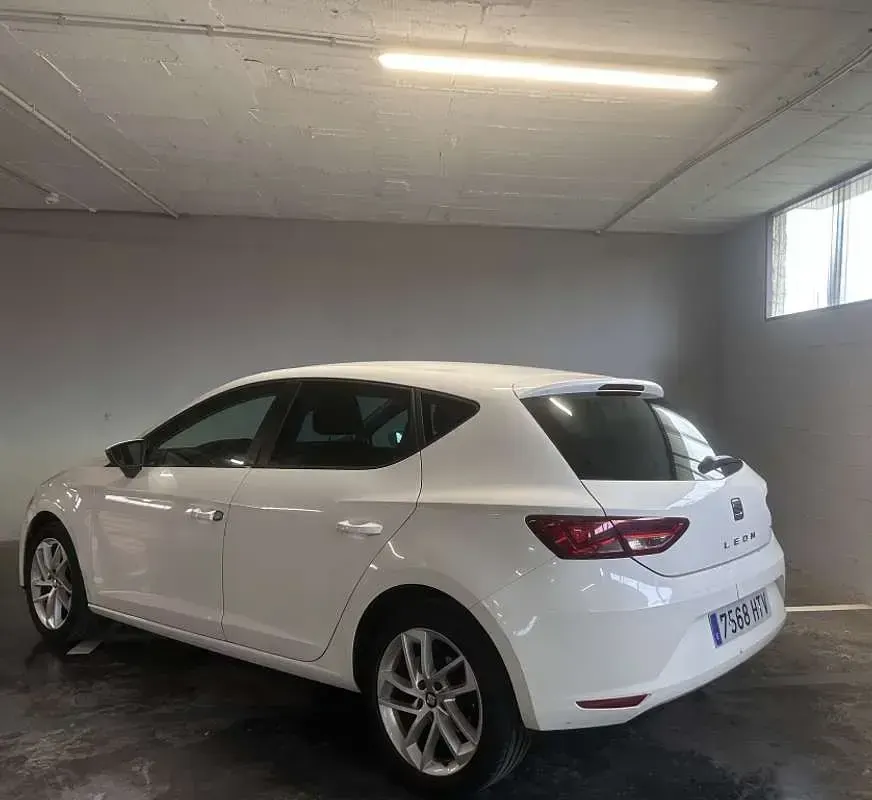 Usado Seat Leon Style 105 CV (77 kW) 2013 Blanco Utilitario