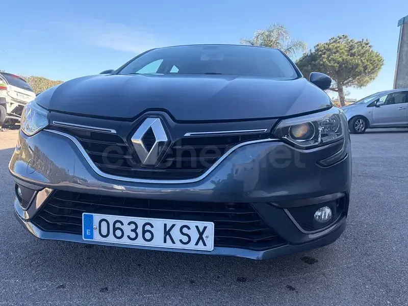 Usado Renault Mégane Bose Edition 150 CV (110 kW) 2019 Gris / plata Berlina