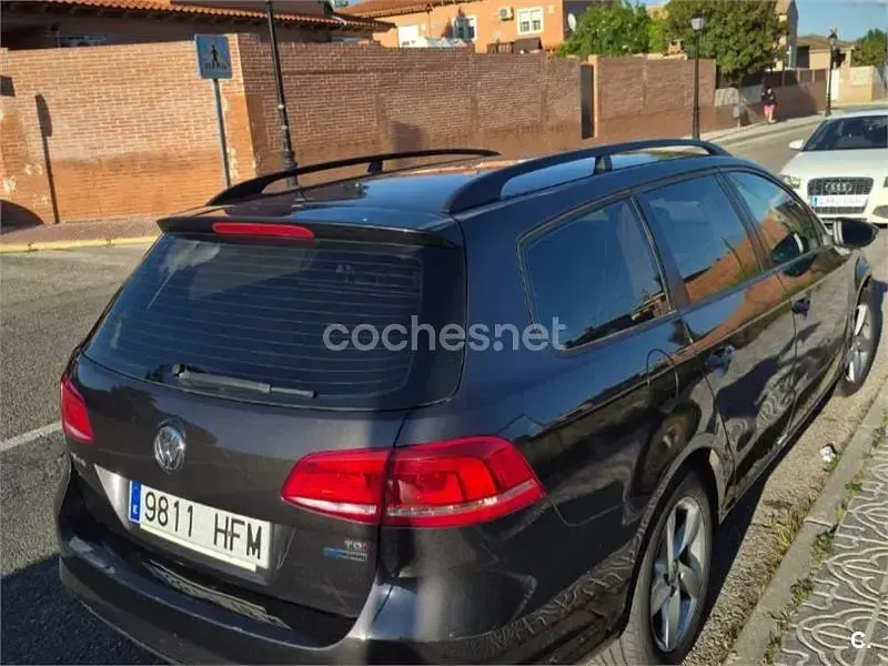 Usado VW Passat Advance 105 CV (77 kW) 2011 Marrón Familiar