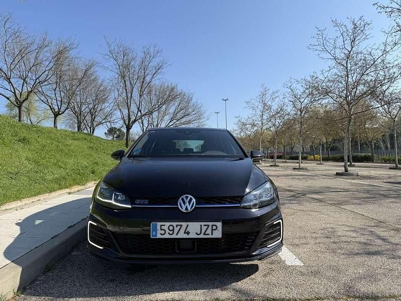 Usado VW Golf VII GTE 204 CV (150 kW) 2017 Negro Utilitario