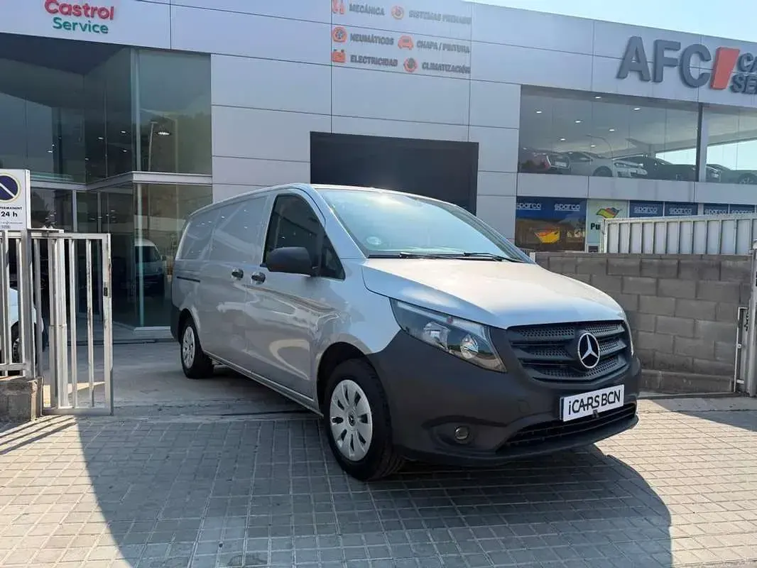 Usado Mercedes Vito 113 CV (83 kW) 2018 Gris Van