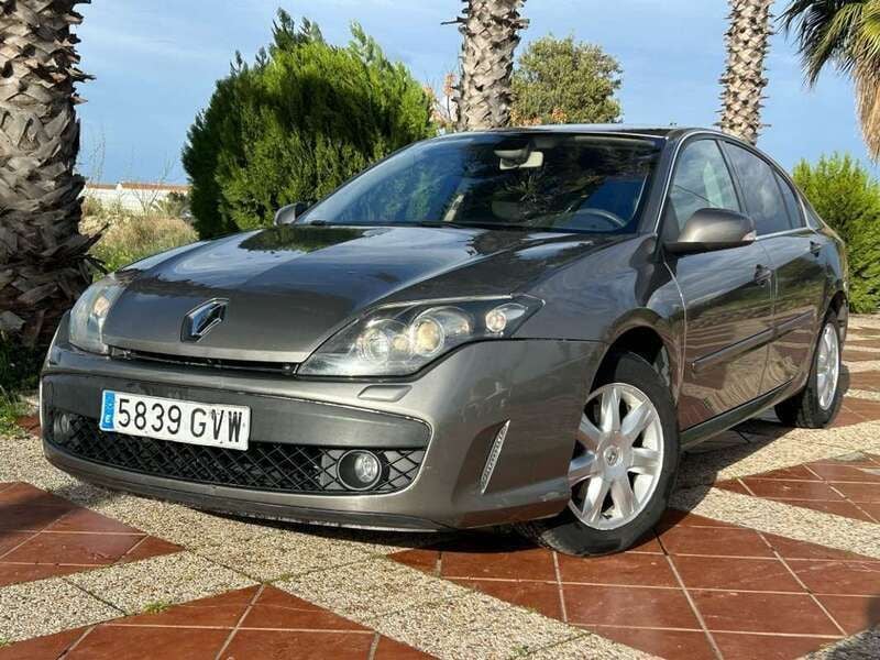 Gris Usado 2010 Renault Laguna III Dynamique Berlina | 5300 € (Precio justo) - Imagen 1/4