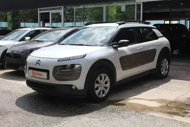 Usado Citroën C4 Cactus Feel 110 CV (80 kW) 2017 Blanco Utilitario
