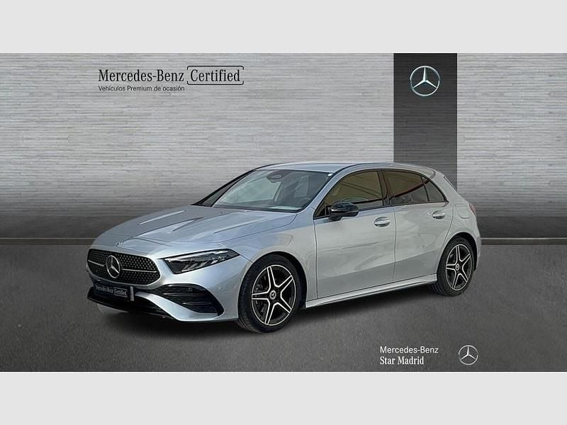 Usado Mercedes A200 AMG line 150 CV (110 kW) 2025 Plata hightech (metalizado) Utilitario