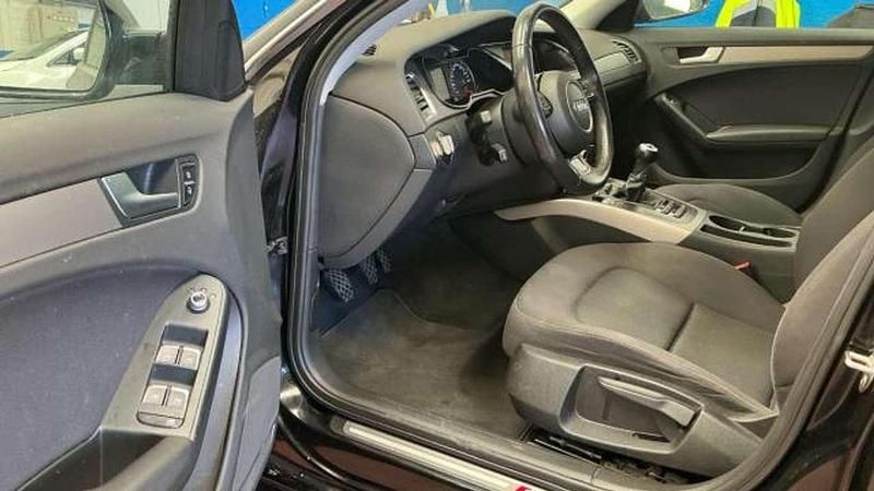 Usado Audi A4 S-Line 150 HP (110 kW) 2014 Preto Carrinha