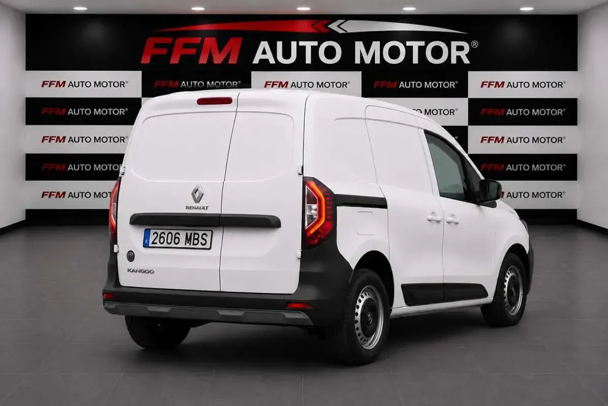 Usado Renault Kangoo 105 CV (77 kW) 2023 Blanco Monovolumen