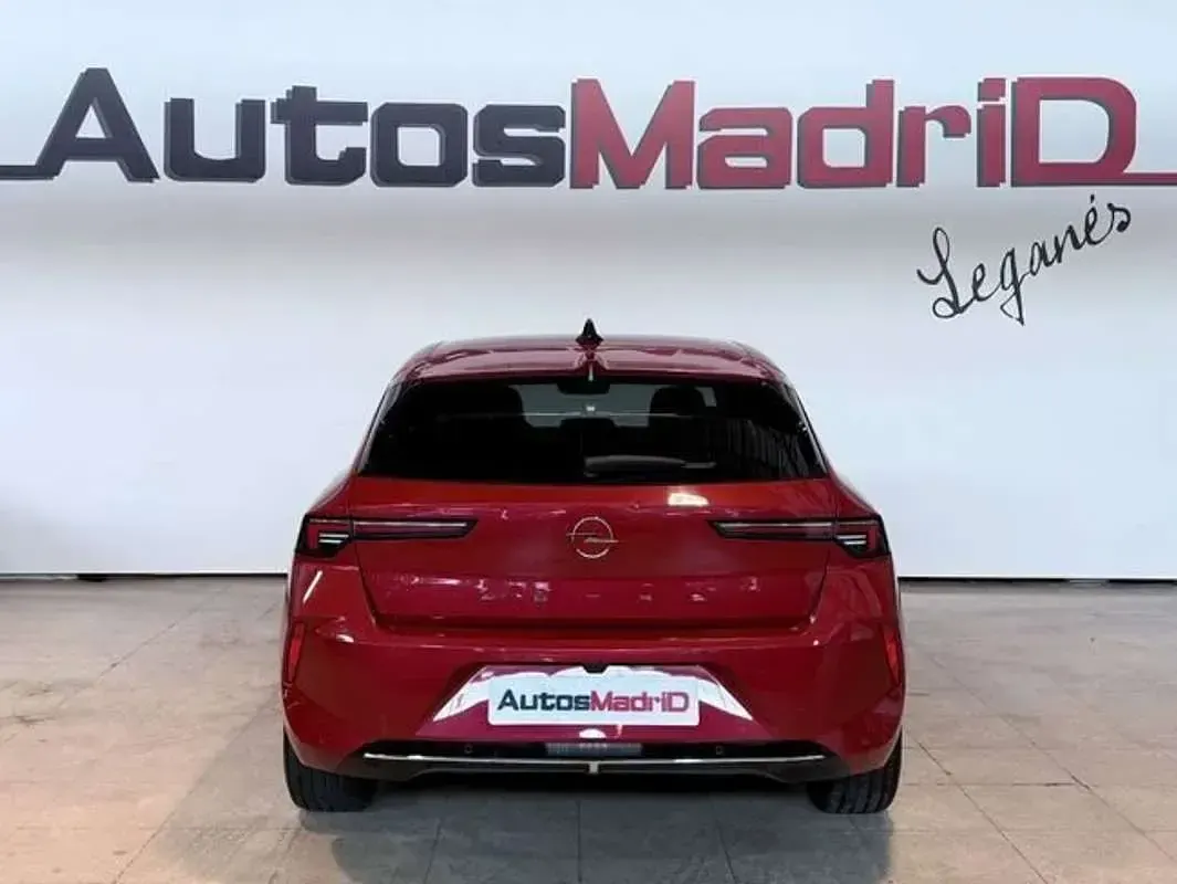Usado Opel Astra Elegance 131 CV (96 kW) 2023 Rojo Berlina