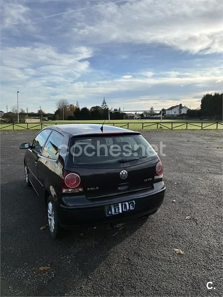 Usado VW Polo Highline 100 CV (73 kW) 2007 Negro Berlina
