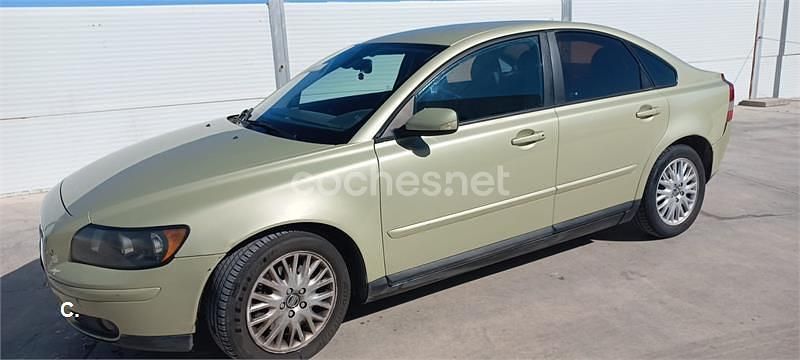 Usado Volvo S40 Momentum 140 CV (102 kW) 2004 Amarillo Berlina