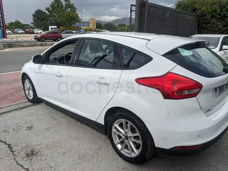 Usado Ford Focus Titanium 115 CV (84 kW) 2015 Blanco Berlina