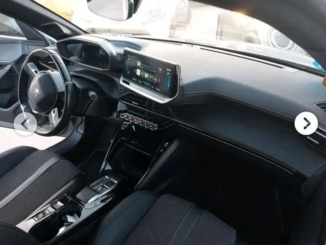 Usado Peugeot e-208 GTi 100 kW (136 CV) 2022 Gris Utilitario