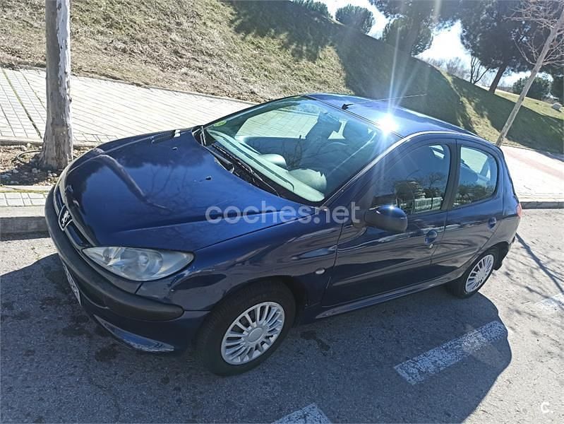 Usado Peugeot 206 75 CV (55 kW) 2004 Azul Berlina