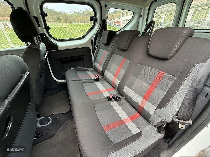 Usado Dacia Dokker Stepway 95 CV (69 kW) 2019 Blanco Monovolumen