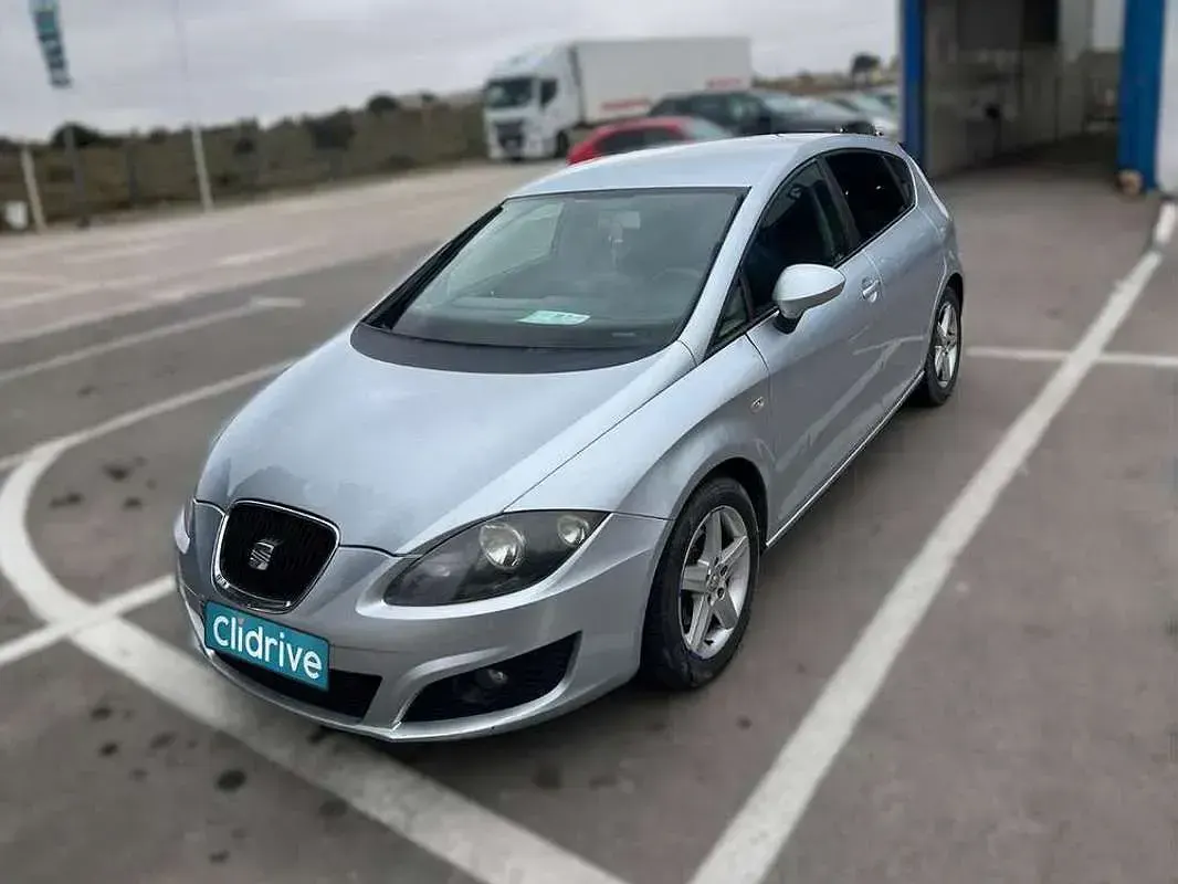Usado Seat Leon Reference 90 CV (66 kW) 2010 Gris Utilitario