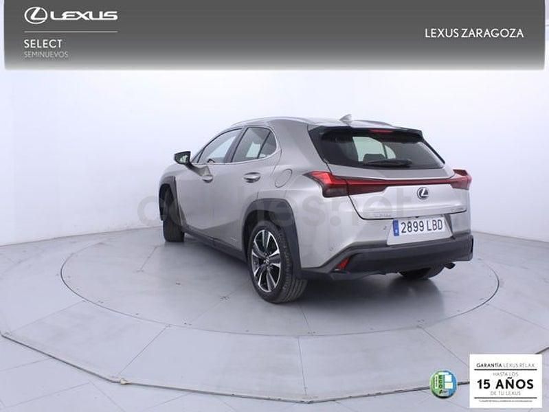 Usado Lexus UX Luxury Line 184 CV (135 kW) 2019 Gris / plata SUV